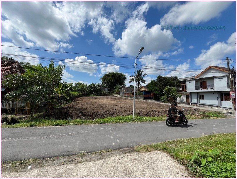 Jalan kaliurang km 9 Rumah 2 lantai di utara UGM akses papasan - Image 3