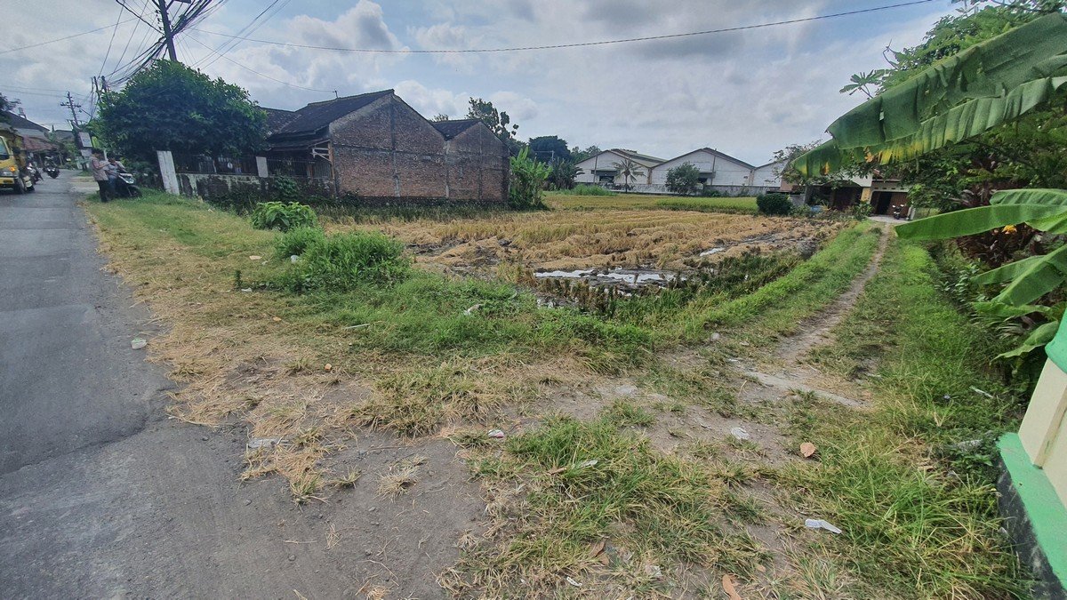 Dekat Bandara Adisucipto Dijual Rumah Free Kolam Renang - Image 4